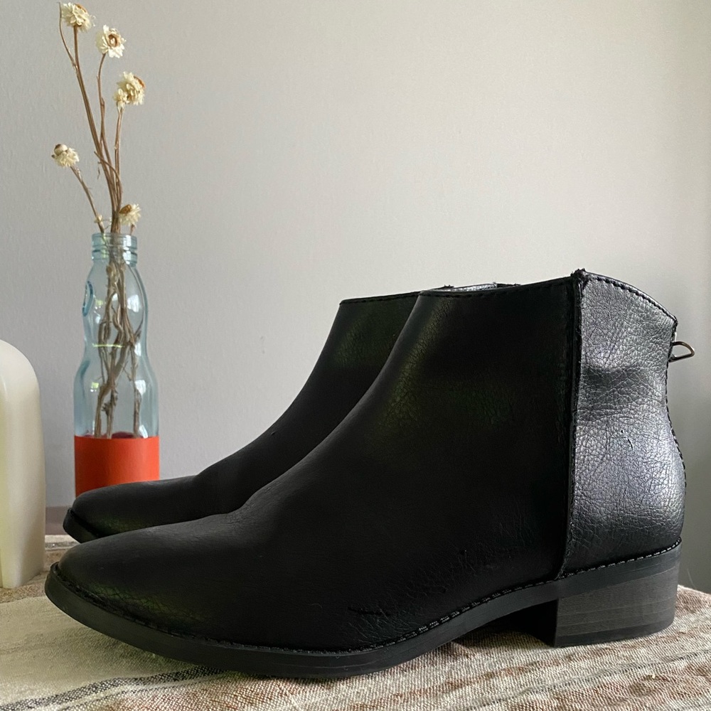 Women’s size 7.5 ankle boot